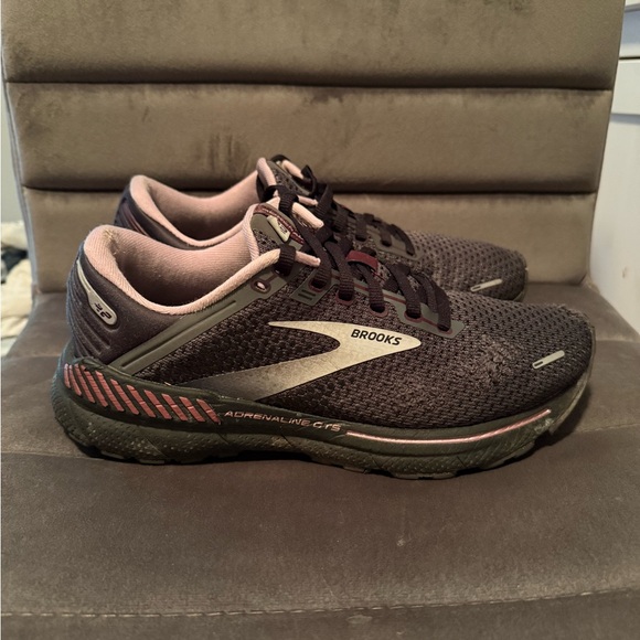 Brooks Women's Black Running Shoes size 8 - Picture 1 of 8